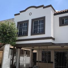 Spacious 4-bedroom house in beautiful Ciudad General Escobedo with WiFi, AC