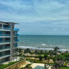 Amazing Loft / Private Beach + Pools + Natural