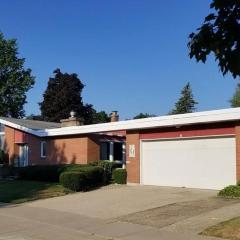 Cheerful 4 bedroom bungalow with indoor fireplace
