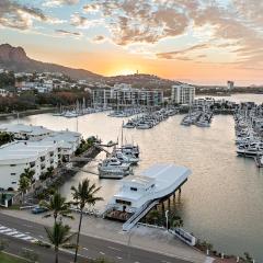 The Pier Pods on the water- 50m from Townsville bus terminal and ferry terminal