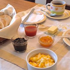 Cómodo, gran ubicación, desayuno