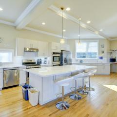Luxe Federal Way Rental - Walk to the Water!