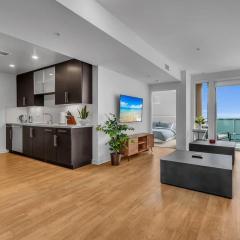 Modern & chic in Heart of Downtown Santa Monica
