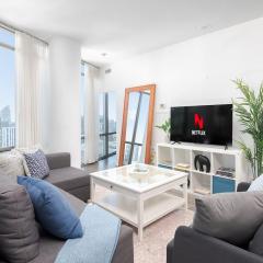 Huge 2BD 2BA with Sofa Bed and CN Tower VIew!