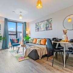 Tropical Suite - 2 Bed 2 Bath City Centre Netflix Games - Exclusive Weekly and Monthly DEALS - Raozee Homes