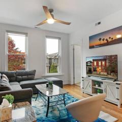 Urban Chic Logan Square Retreat with Free Parking