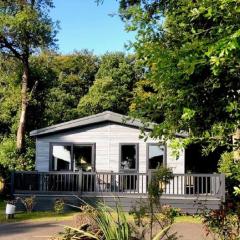 Stunning Lodge With Large Decking At Azure Seas In Suffolk Ref 32109Og