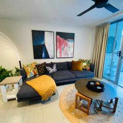 Strand to Stadium - Perfect central location in Townsville City