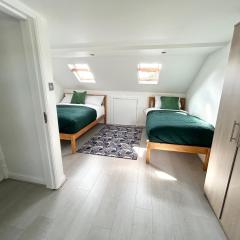 Big House in London with Free Parking & Three Bathrooms