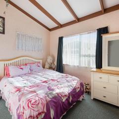 3 Double Beds including 1 Sofa Bed Garden Chalet, 9 Steles Lane, Rotorua