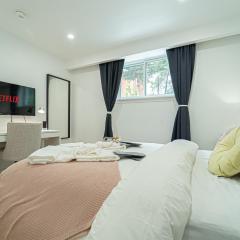 Room with Working space, equipped kitchen, Comfortable bed