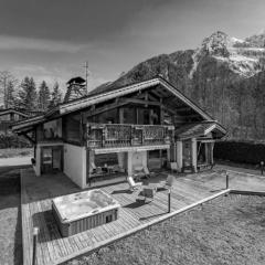 Chalet with Sauna and Outdoor Jacuzzi