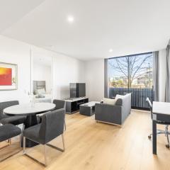 Central located 2 bedroom Apartment in Canberra with Parking