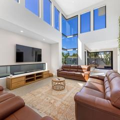 Pet friendly Luxury stay walk to beach