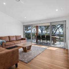Perfect Beachhouse Lakes Surf at your Feet