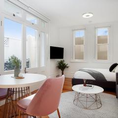 Comfortable Renovated Studio Close To City