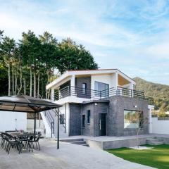 Tongyeong Stay Y Ho Pool Villa