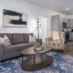 Luxe 2 BR Apt Oak Mt St Park Lots of Amenities