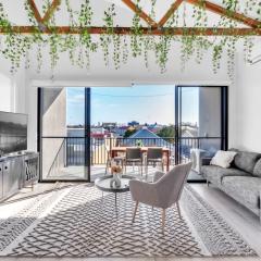 Portside Paradise - Steps away from the Port