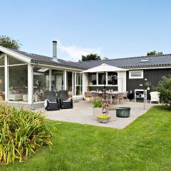 4 Bedroom Nice Home In Gilleleje