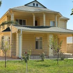 Spacious Yellow Villa with garden - up to 8 guests
