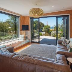 Bach 7 by The Sea - Spa Pool and Views