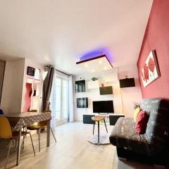 15 min walk to DisneylandParis, 5 min walk to Val d'Europe Mall and train RER A, Monyhome apartment for 4 persons