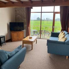Thames Cottage, Old Mill Farm, Cotswold Water Park