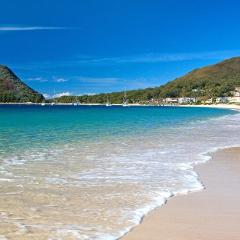 Perfect Coastal Getaway-Metres to Shoal Bay Beach