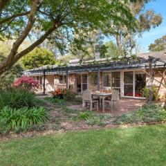 Elmwood, Your Private Garden Retreat Minutes from Berry