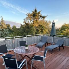 Moderne Ferienwohnung im Grünen, Nähe zum Flughafen, Autobahn zur Messe, Dachterrasse, 24h-self-check-in, Klima