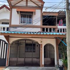 D72 Family House,6 min to Central Mall, 12PAX 3BR Hat Yai City