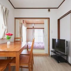 URAYASU HOUSE! for up to 6 people, 15 min bus ride to Disney! Location is 6-8-38 Horie Urayasu City Chiba Prefecture 場所は千葉県浦安市堀江6-8-38です,玄関横のキーボックスの暗証番号はご予約後に宿からのメッセージ欄にてご確認下さい