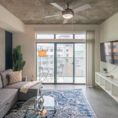 Stylish 1BD - Central Downtown - Gym, Pool, Parking