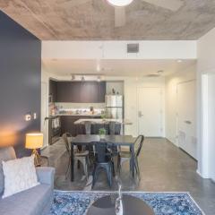 Modern 2BD - CDT - Gym, Pool, Parking - Sleep 8