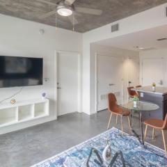 Comfy 1BD - Central Downtown - Gym, Pool, Parking