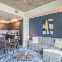 Modern 1BD - Central Downtown - Gym, Pool, Parking