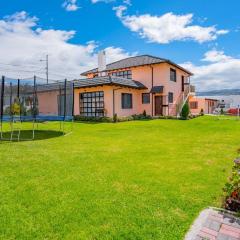 Casa amplia cerca de Baños de Agua Santa