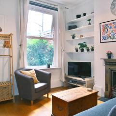 Artsy & bright Hammersmith London 1b1b, up to 4 people