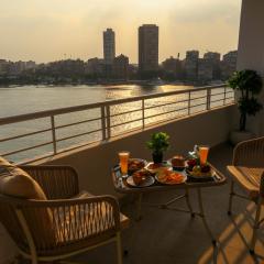 Luxury 5-Star Nile View Apartment - Prime Cairo Location