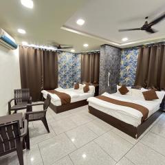 Hotel Vijay shree I opposite shreenathji temple 100mtr away 966o9o1oo6