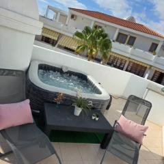 Luxury Penthouse Sea View Jacuzzy & pool wiffi free