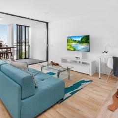 Spacious 2-Bed Unit With Balcony Next to The Gabba