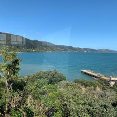 Beach Home with 3 double bedrooms and amazing sea views