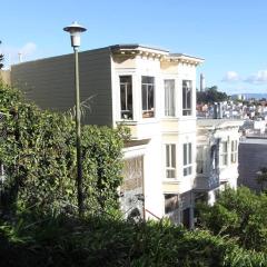 Iconic 3 bedroom with Sweping Bay City Views, 100 Walk Score