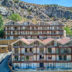 Vantage - 2 BR Apt by The Valley in Kfardebian