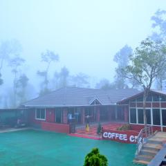 Coffee Crown Homestay - 1KM Falls, Home Food & Coffee Estate