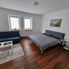 2-3 Personenzimmer - Familienzimmer mit King Size Bett und Gemeinschaftsbad und -Küche