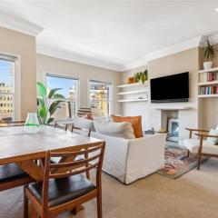 Elegant and Well-Connected 2BD Flat Fulham