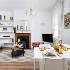 Central Flat-2Bed-Free Parking-By FabAccommodation